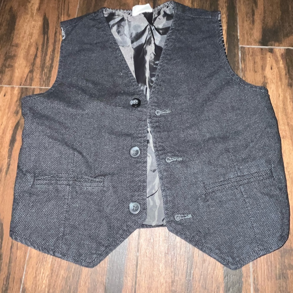 VEST - Picture 1 of 5